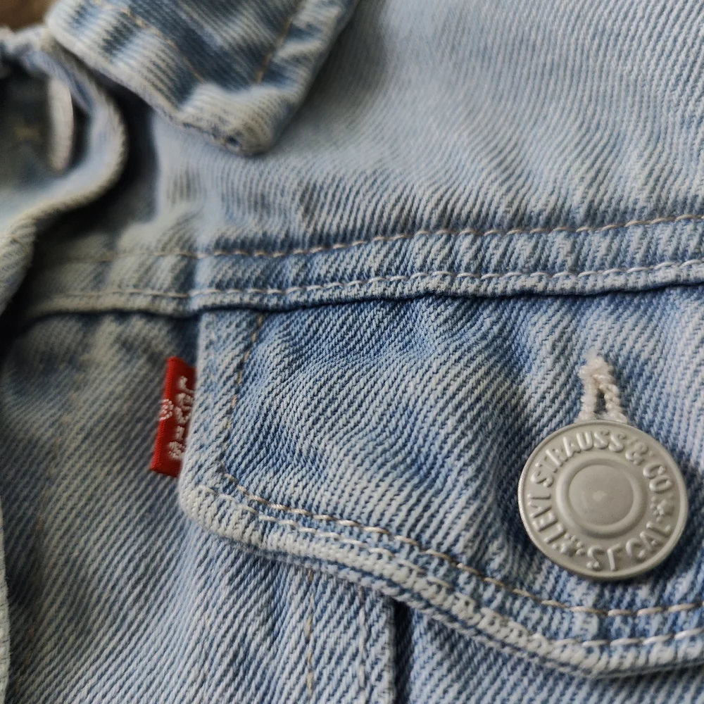 Levi's Classic Trucker Jean Jacket - Picture 7 of 8